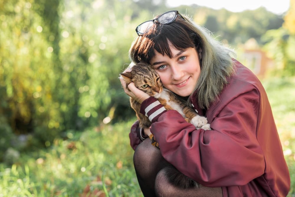 Best Outdoor Cat Breeds for Adventurous Owners 3 training your cat for the outdoors